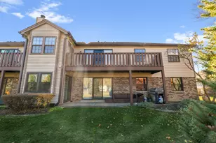 876 Stradford Cir, Buffalo Grove, IL 60089 - Photo 2