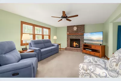 135 Chesterfield Drive, Oswego, IL 60543 - Photo 6