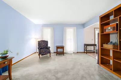 135 Chesterfield Drive, Oswego, IL 60543 - Photo 4