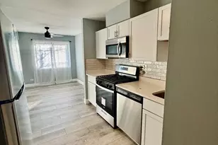 4000 Bayside Dr, Palatine, IL 60074 - Photo 2