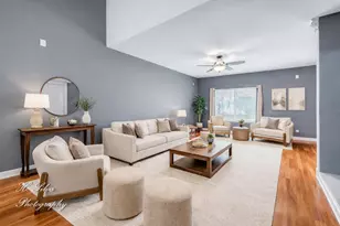 3434 Blue Ridge Dr, Carpentersville, IL 60110 - Photo 2