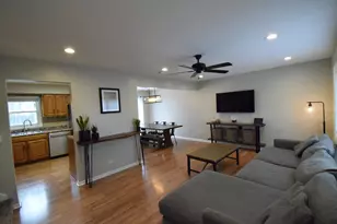 1919 Moore Ave, Saint Charles, IL 60174 - Photo 2