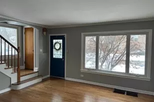 9562 S Bensley Ave, Chicago, IL 60617 - Photo 2