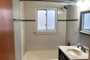 9562 S Bensley Ave, Chicago, IL 60617 - Photo 6