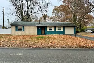 2504 Campbell Dr, Champaign, IL 61821 - Photo 2