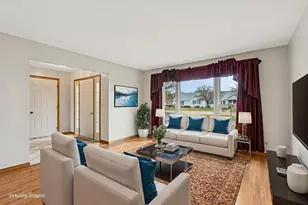 915 Beaver Pond Dr, Marengo, IL 60152 - Photo 2