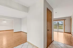 915 Beaver Pond Dr, Marengo, IL 60152 - Photo 8