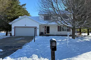 106 Windward Ln, Rochelle, IL 61068 - Photo 2