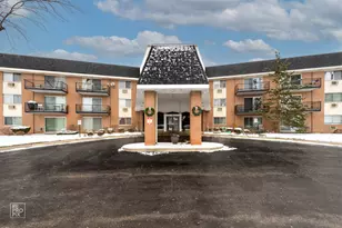 1198 Royal Glen Dr, Glen Ellyn, IL 60137 - Photo 2