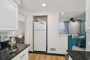 5017 N Meade Ave, Chicago, IL 60630 - Photo 36