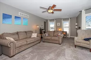 900 Glenmore Ln, Elgin, IL 60124 - Photo 4