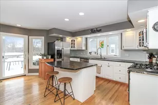 900 Glenmore Ln, Elgin, IL 60124 - Photo 10