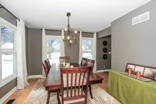 900 Glenmore Ln, Elgin, IL 60124 - Photo 8