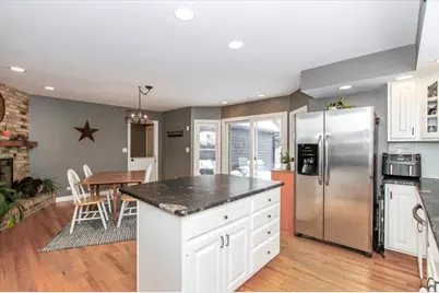 900 Glenmore Lane, Elgin, IL 60124 - Photo 12