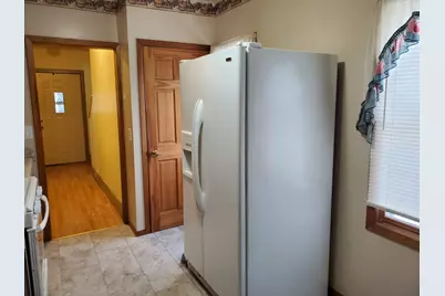 803 E Illinois Street, Freeport, IL 61032 - Photo 8