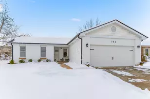 752 N Brookdale Dr, Schaumburg, IL 60194 - Photo 2
