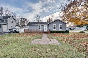 422 W 3rd St, Sandwich, IL 60548 - Photo 2