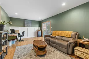 8411 162nd Pl, Tinley Park, IL 60487 - Photo 4