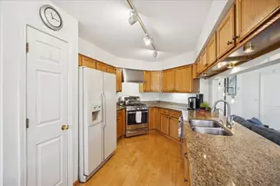 11438 Ashley Woods Dr, Westchester, IL 60154 - Photo 10