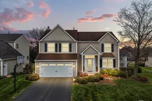 7 Falcon Ridge Ct, Algonquin, IL 60102 - Photo 1