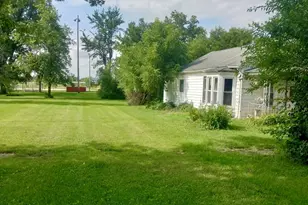 207 W Williams St, Dwight, IL 60420 - Photo 2