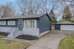 9N621 Flora Dr, Elgin, IL 60123 - Photo 2