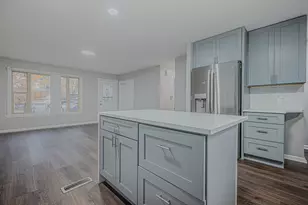 9N621 Flora Dr, Elgin, IL 60123 - Photo 10