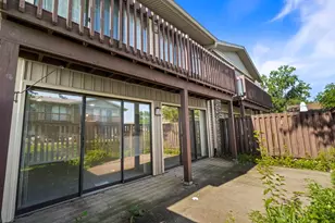 5880 Rembrandt Ct, Hanover Park, IL 60133 - Photo 4