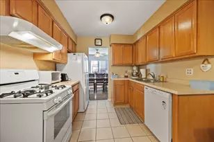 1244 Loughborough Ct, Wheaton, IL 60189 - Photo 6