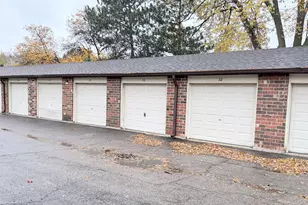 413 Berkshire Dr, Crystal Lake, IL 60014 - Photo 10