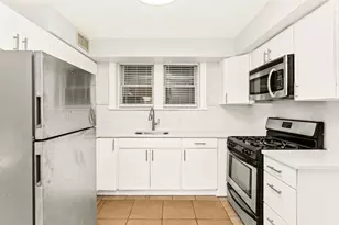 6353 W Raven St, Chicago, IL 60646 - Photo 8