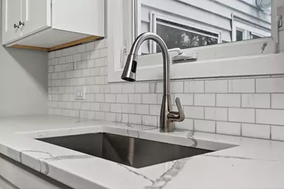 2049 N Hawthorne Avenue, Melrose Park, IL 60164 - Photo 14