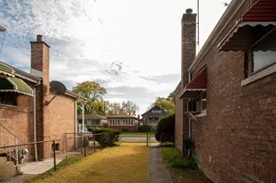 334 W 101st Pl, Chicago, IL 60628 - Photo 4