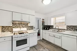 2321 Lee St, Evanston, IL 60202 - Photo 10