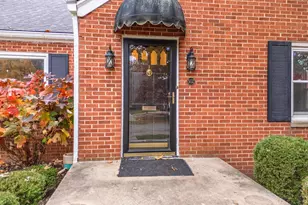 502 Colton Ave, Bloomington, IL 61701 - Photo 2