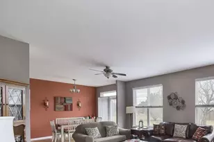 2221 Sunrise Cir, Aurora, IL 60503 - Photo 4