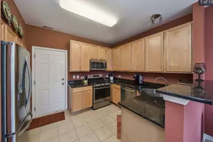 2221 Sunrise Cir, Aurora, IL 60503 - Photo 6