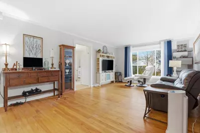 2105 Sprucewood Lane, Lindenhurst, IL 60046 - Photo 4