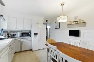 2105 Sprucewood Ln, Lindenhurst, IL 60046 - Photo 8