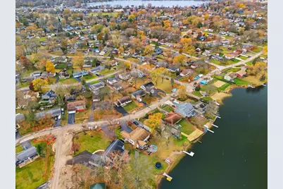 2105 Sprucewood Lane, Lindenhurst, IL 60046 - Photo 32