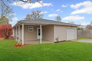 911 S Longview Rd, Monticello, IL 61856 - Photo 4