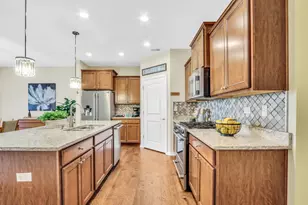 6296 Doral Dr, Gurnee, IL 60031 - Photo 8