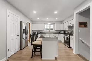 706 Madison St, Monticello, IL 61856 - Photo 6