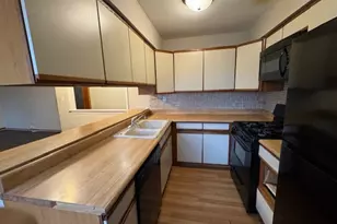 2670 Woodview Ct S, Waukegan, IL 60087 - Photo 4