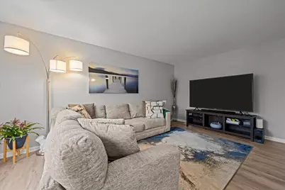 7315 Winthrop Way #16, Downers Grove, IL 60516 - Photo 2