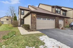 236 Shadow Bend Dr, Wheeling, IL 60090 - Photo 2