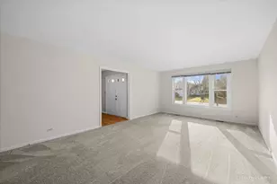 964 Woodbridge Dr, Cary, IL 60013 - Photo 8