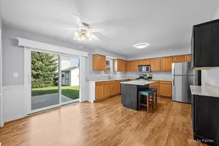 964 Woodbridge Dr, Cary, IL 60013 - Photo 12