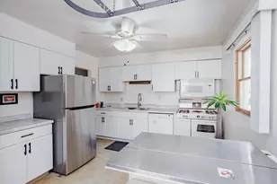 106 Woodcrest Cir, Streamwood, IL 60107 - Photo 8