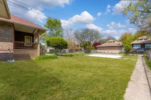 8109 S Marquette Ave, Chicago, IL 60617 - Photo 32